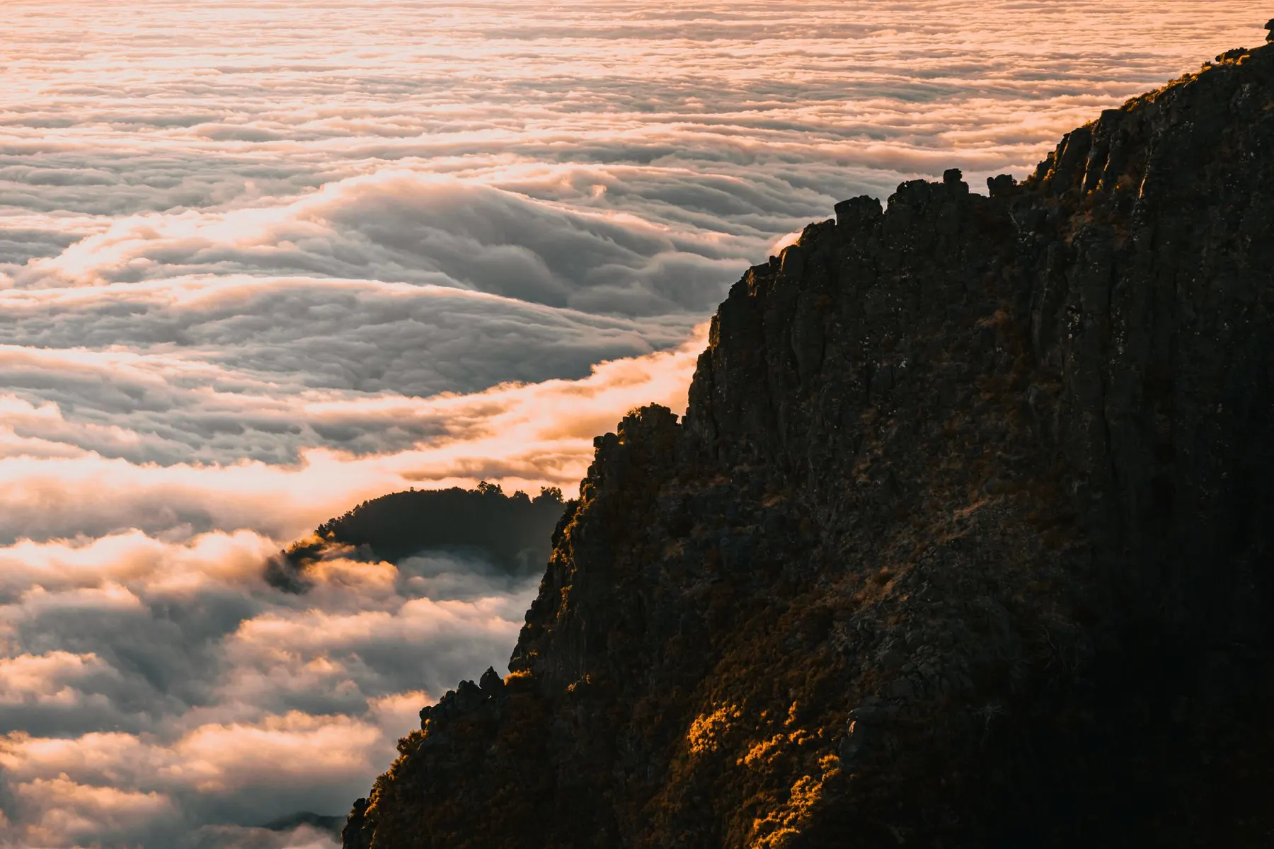 Pico do Arieiro · 1,818 m